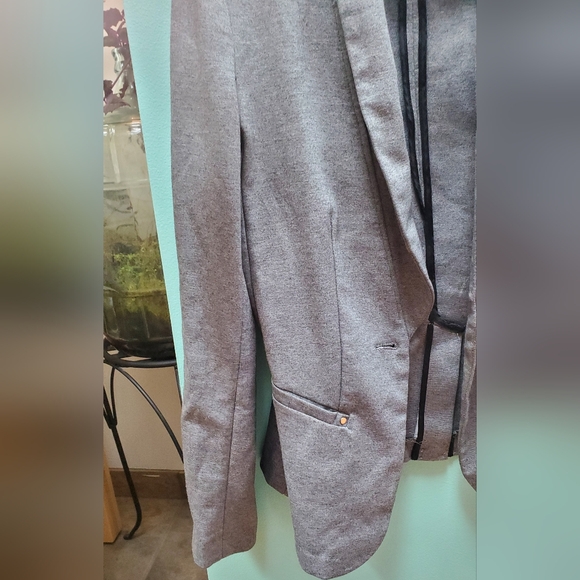 Dynamite - Grey fitted blazer - Picture 3 of 4